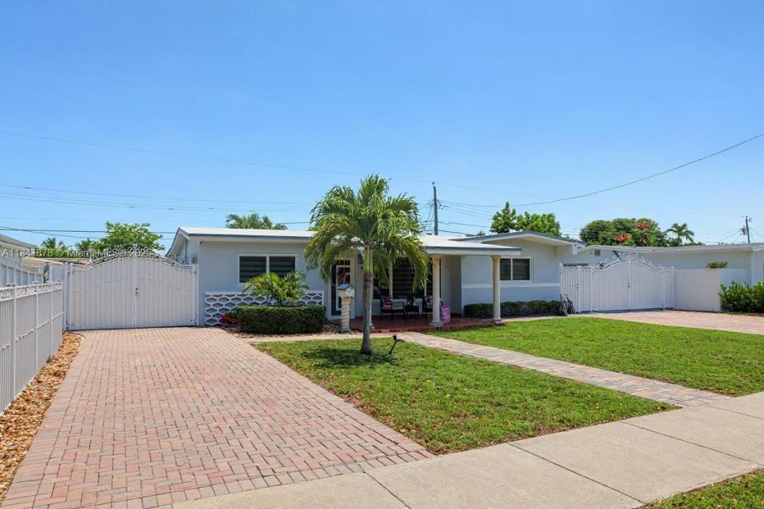 5535 W 13th Ave, Hialeah, Florida 33012, USA