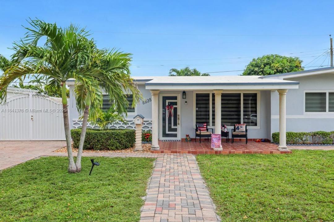 5535 W 13th Ave, Hialeah, Florida 33012, USA