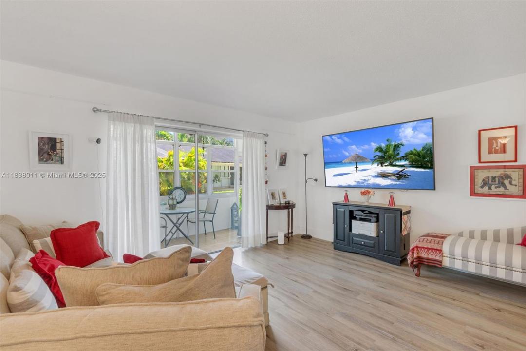 233 NE 14th Ave 108, Hallandale Beach, Florida 33009, Stati Uniti