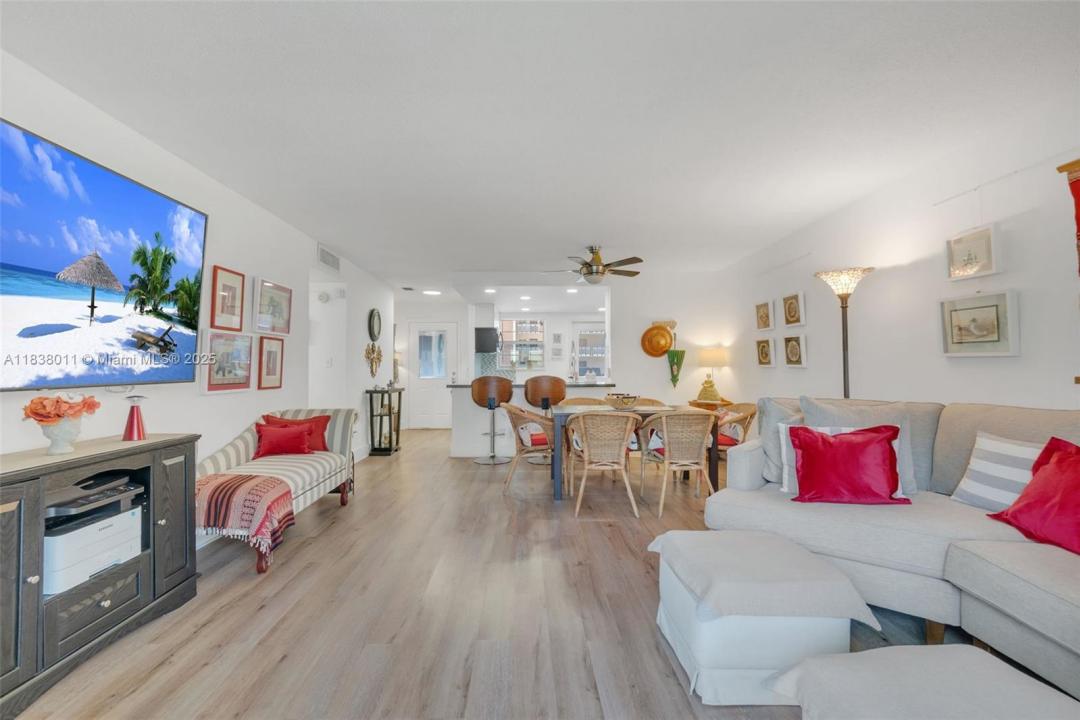 233 NE 14th Ave 108, Hallandale Beach, Florida 33009, Stati Uniti