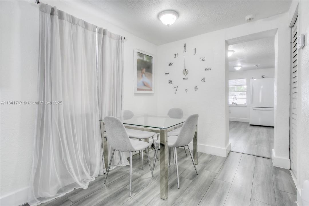 2051 NW 152nd Ter, Miami Gardens, Flórida 33054, Estados Unidos