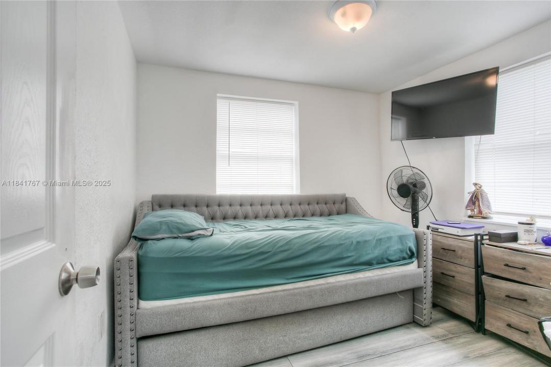 2051 NW 152nd Ter, Miami Gardens, Flórida 33054, Estados Unidos