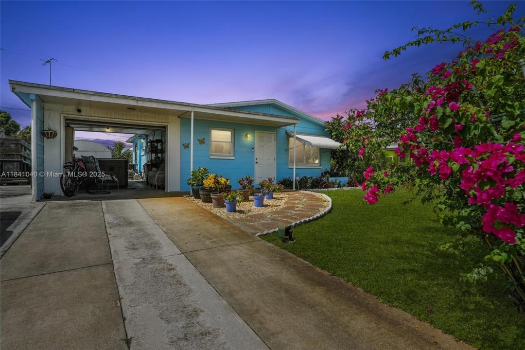 1164 Navajo Ave, Lehigh Acres, Floride 33974, États-Unis