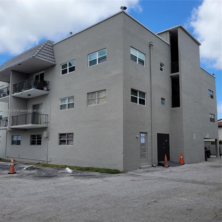 5100 SW 41st St 106, Pembroke Park, Florida 33023