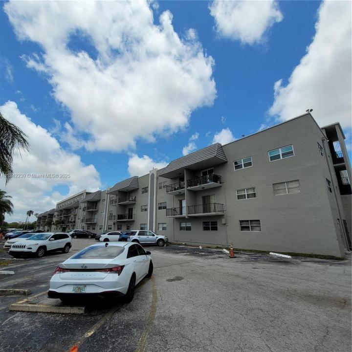 5100 SW 41st St 106, Pembroke Park, Florida 33023