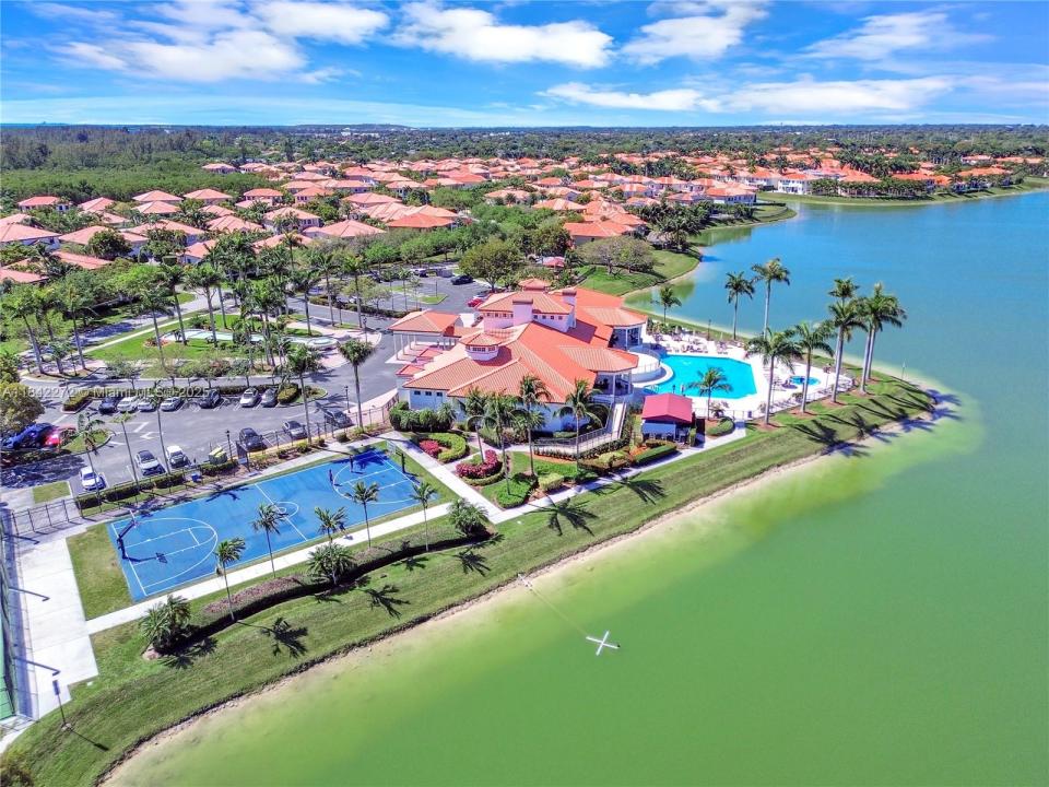 7565 SW 190th St, Cutler Bay, Florida 33157