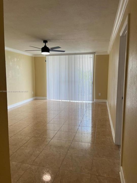 494 NW 165th St Rd C-403, Miami, Florida 33169, USA