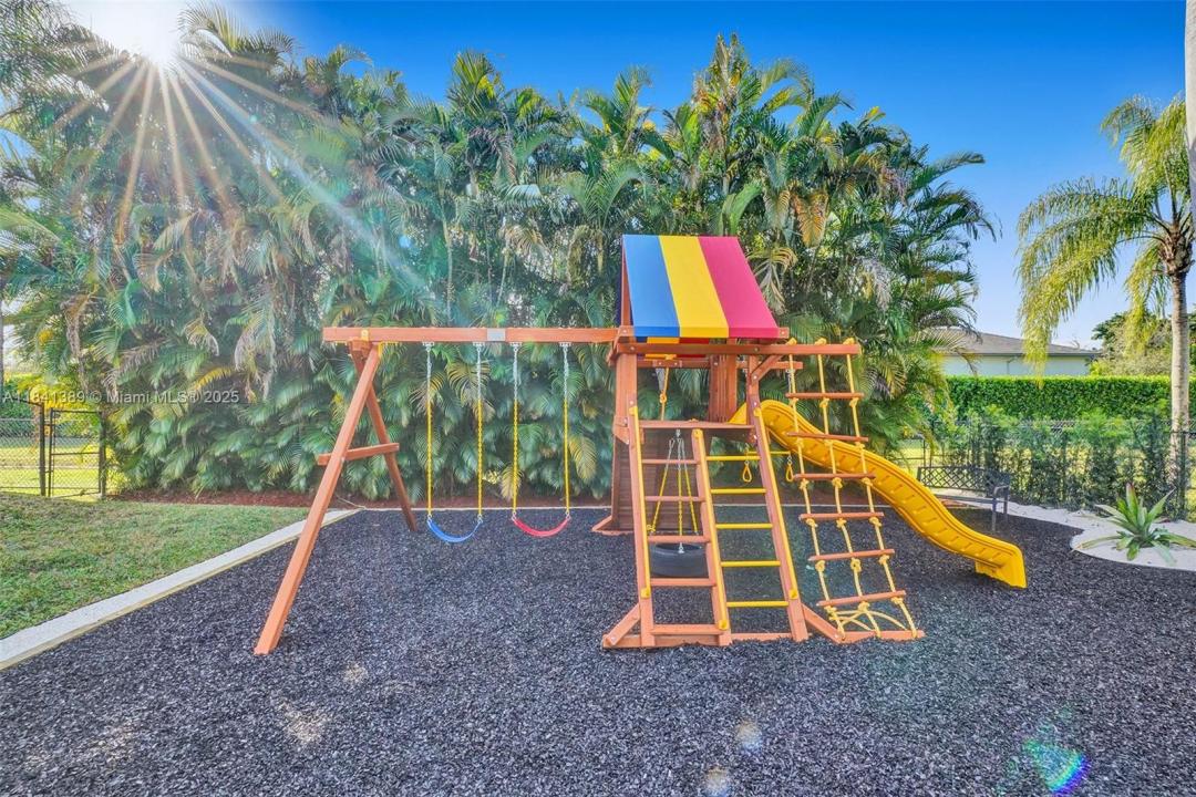 11400 NW 7th St, Plantation, Florida 33325