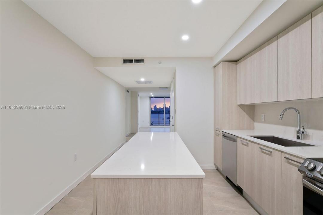 1500 Bay Rd N-0302, Miami Beach, Florida 33139