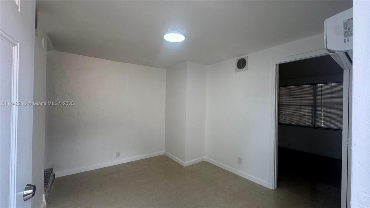 2731 NW 100th St B, Miami, Florida 33147