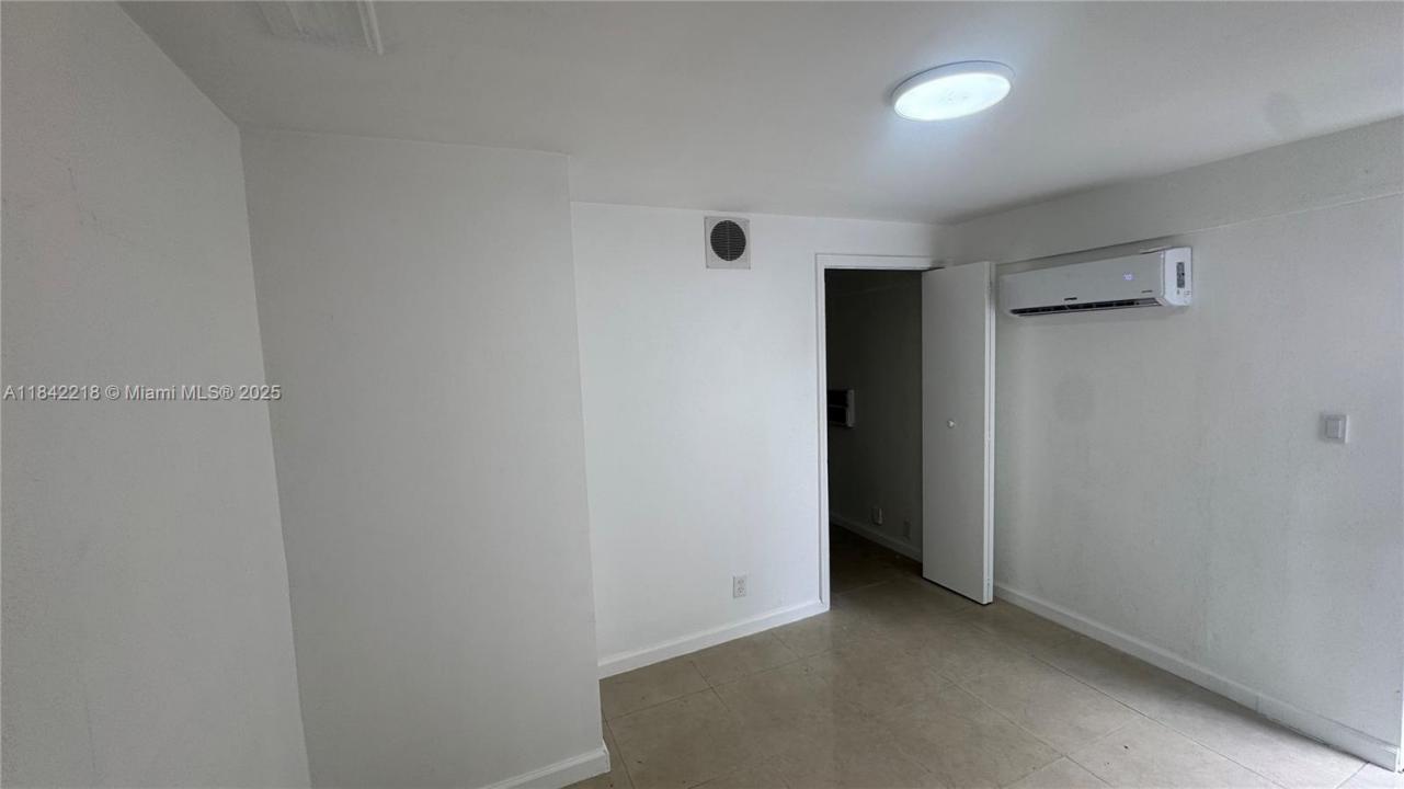 2731 NW 100th St B, Miami, Florida 33147