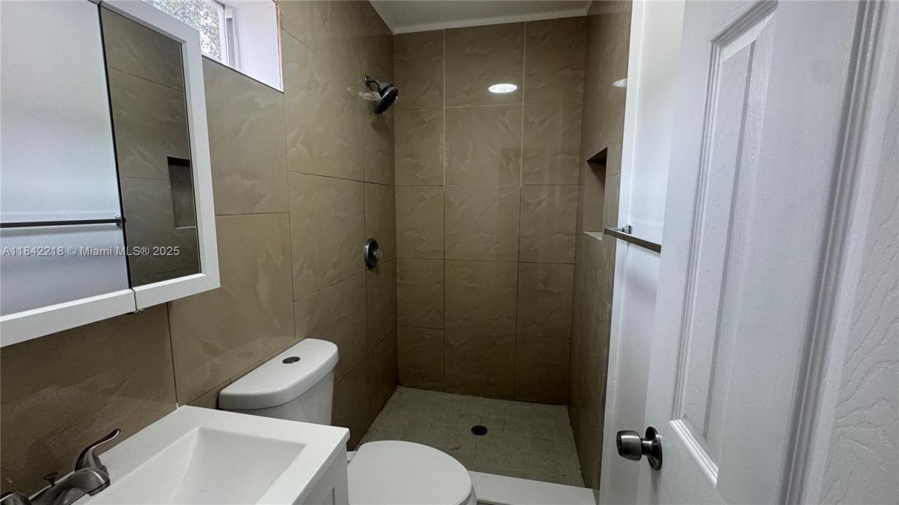 2731 NW 100th St B, Miami, Florida 33147