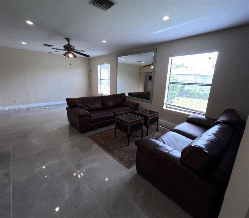 2518 Monroe St 1-2, Hollywood, Flórida 33020, Estados Unidos