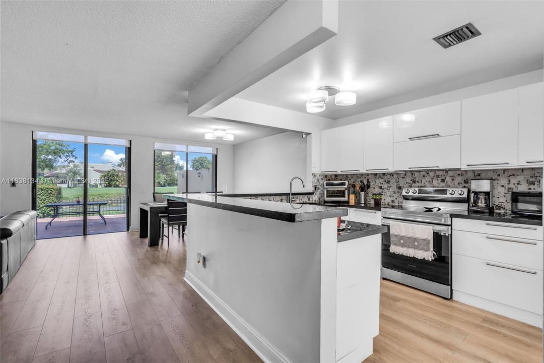 9931 Costa Del Sol Blvd F-107, Doral, Florida 33178, Estados Unidos