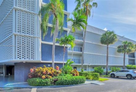 877 NE 195th St 417, Miami, Florida 33179, USA