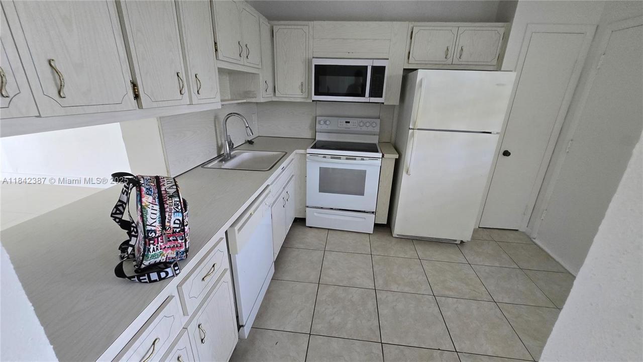 877 NE 195th St 417, Miami, Florida 33179