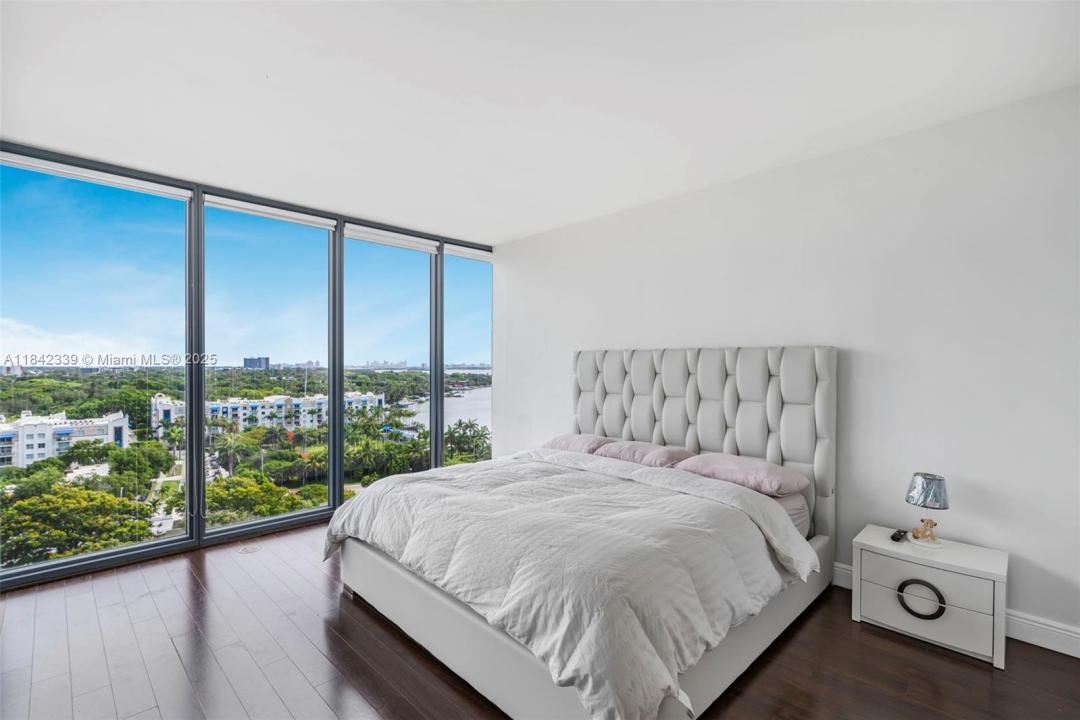 601 NE 36th St 1103, Miami, Florida 33137