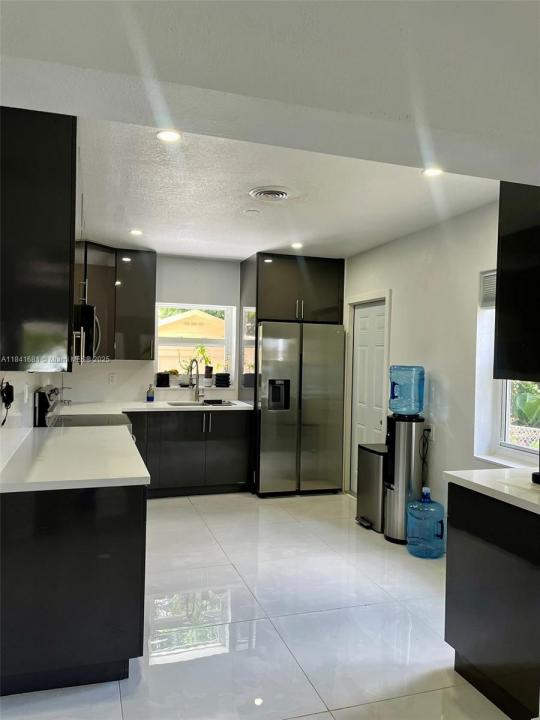 1172 NE 160th Ter 0, North Miami Beach, פלורידה 33162, ארצות הברית של אמריקה 