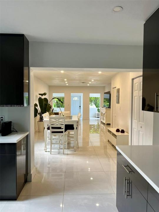1172 NE 160th Ter 0, North Miami Beach, פלורידה 33162, ארצות הברית של אמריקה 