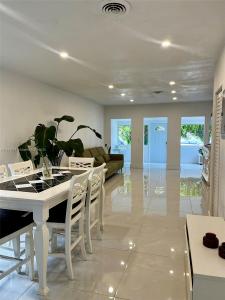 1172 NE 160th Ter 0, North Miami Beach, Florida 33162, USA