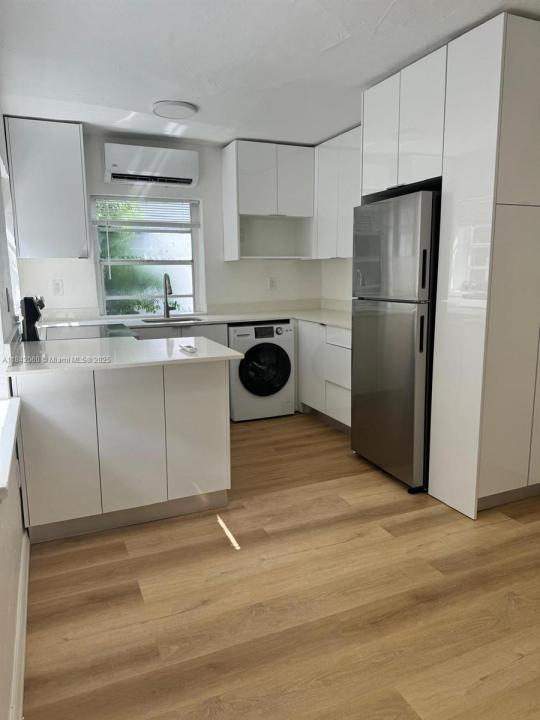 833 W 39th St 4, Miami Beach, Florida 33140