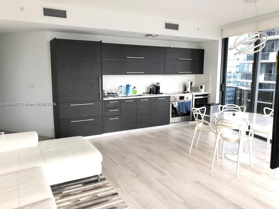 55 SW 9th St 4003, Miami, Florida 33130