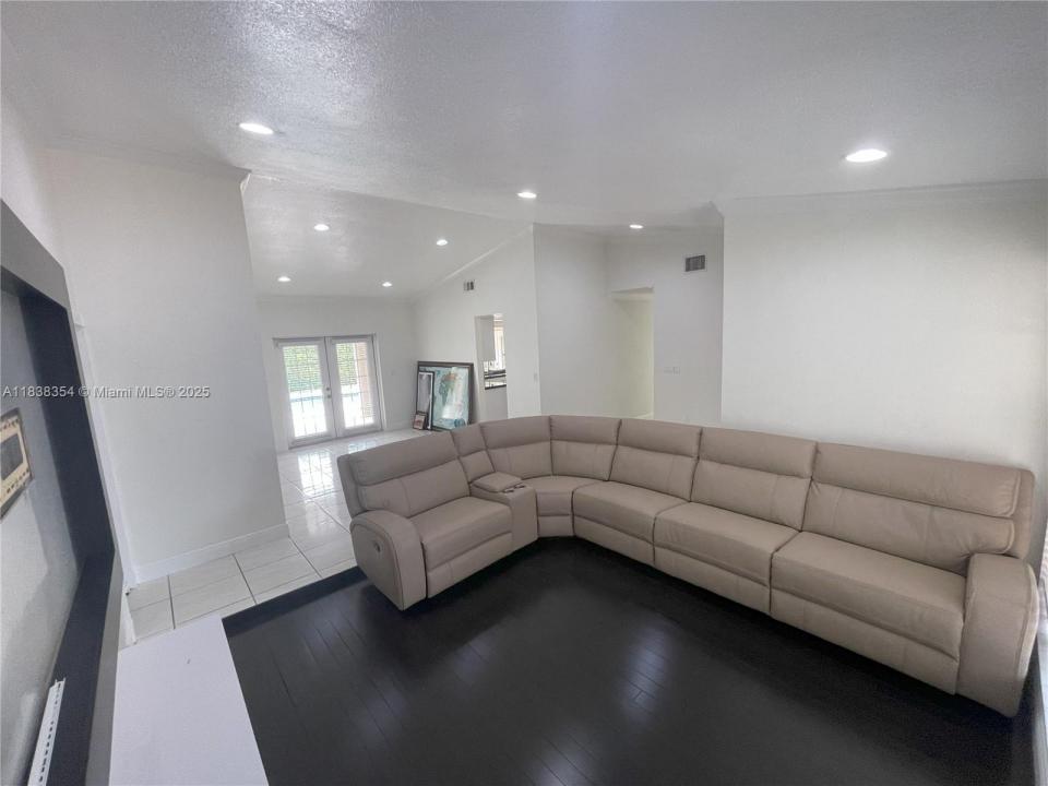 8482 NW 166th Ter, Miami Lakes, Florida 33016