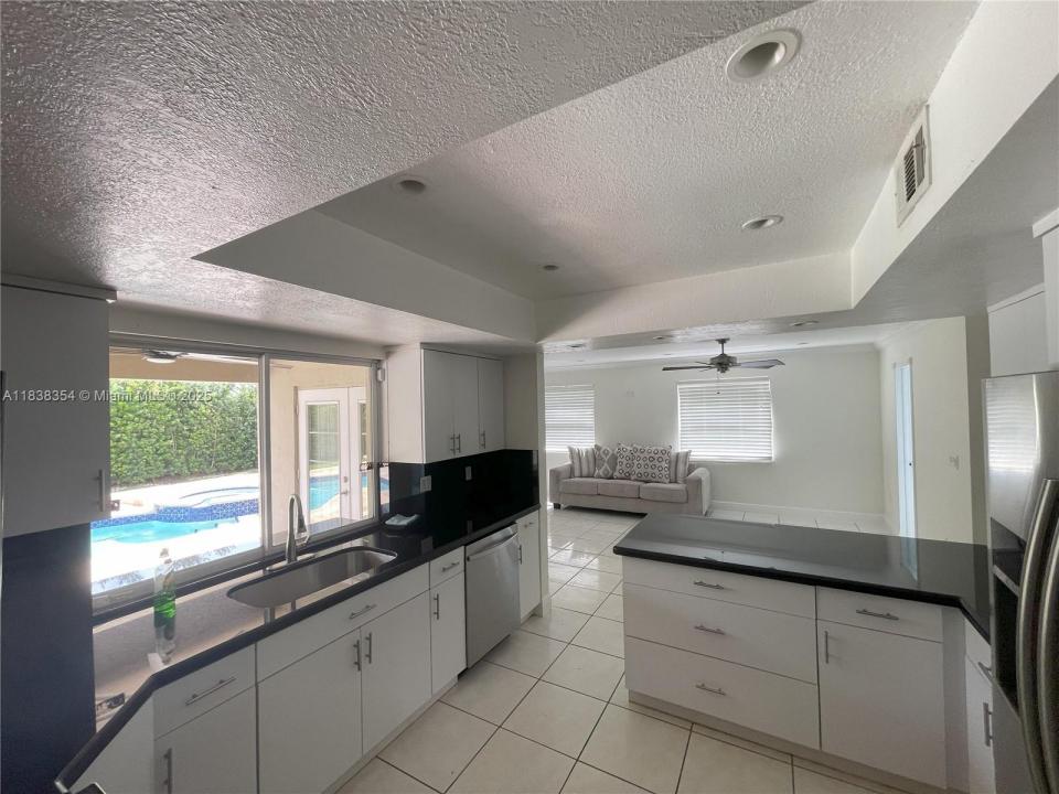 8482 NW 166th Ter, Miami Lakes, Florida 33016