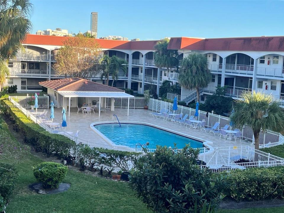 581 Blue Heron Dr 314-B, Hallandale Beach, Florida 33009, Stati Uniti