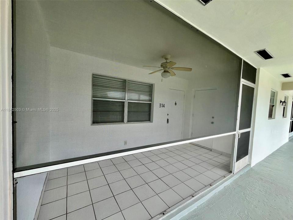 581 Blue Heron Dr 314-B, Hallandale Beach, Florida 33009, Stati Uniti
