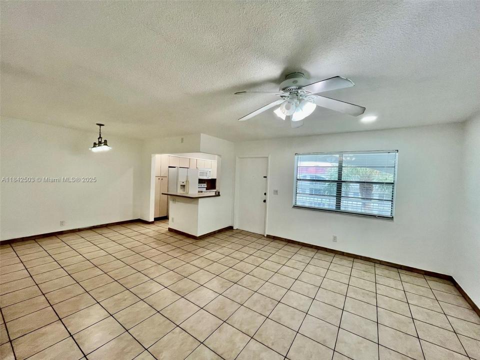 581 Blue Heron Dr 314-B, Hallandale Beach, Florida 33009, Stati Uniti