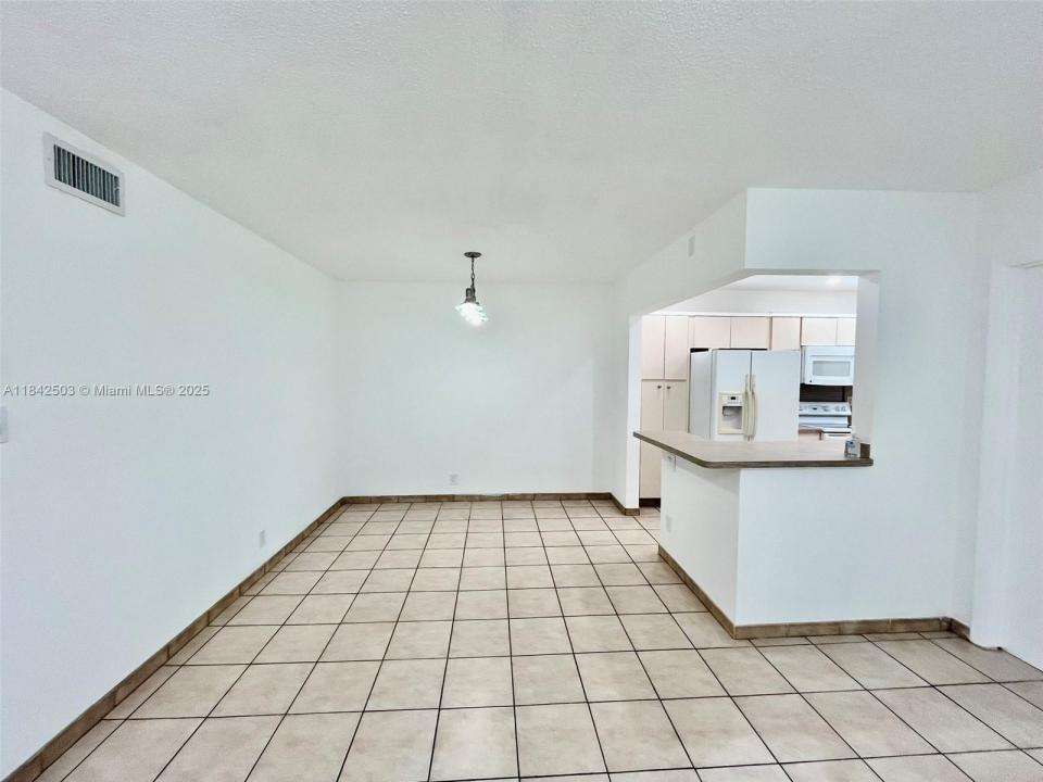 581 Blue Heron Dr 314-B, Hallandale Beach, Florida 33009, Stati Uniti