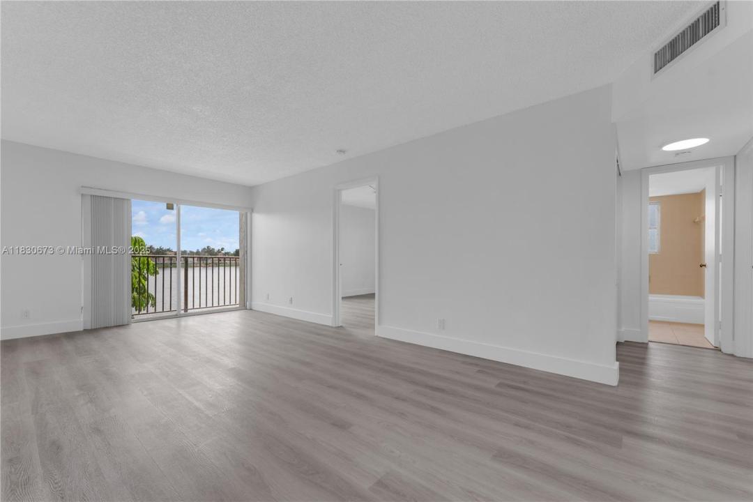8560 N Sherman Cir 208, Miramar, Florida 33025, HOA KỲ