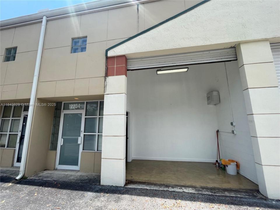 12304 SW 132nd Ct A-3, Miami, 佛罗里达州 33186, 美国