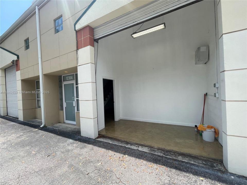 12304 SW 132nd Ct A-3, Miami, 佛罗里达州 33186, 美国