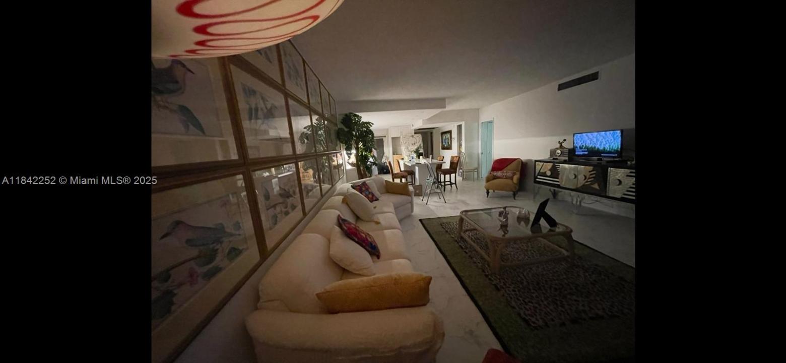 3250 N Palm Aire Dr 710, Pompano Beach, Florida 33069, USA