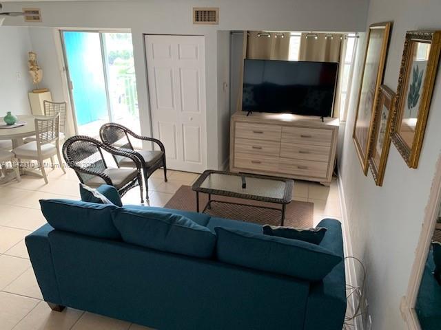 3315 58th 218, St Petersburg, Florida 33712, USA