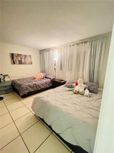 1420 Atlantic Shores Blvd 130, Hallandale Beach, Florida 33009, USA