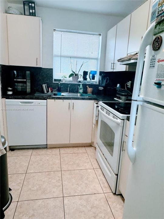 8500 Sunrise Lakes Blvd 104, Sunrise, Floryda 33322, USA