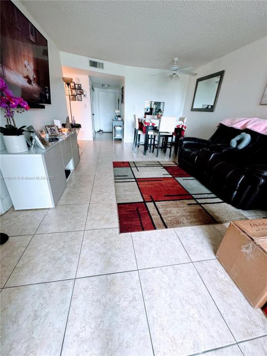 8500 Sunrise Lakes Blvd 104, Sunrise, Floryda 33322, USA