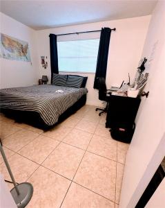 8500 Sunrise Lakes Blvd 104, Sunrise, Florida 33322, USA