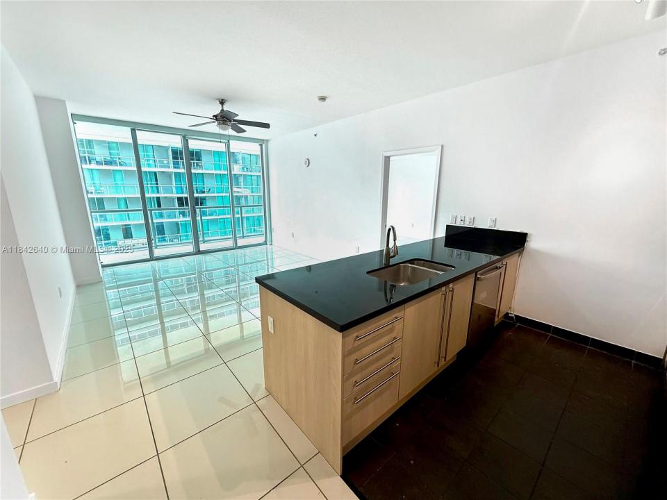 79 SW 12th St 1909-S + DEN, Miami, Флорида 33130, Соединенные Штаты
