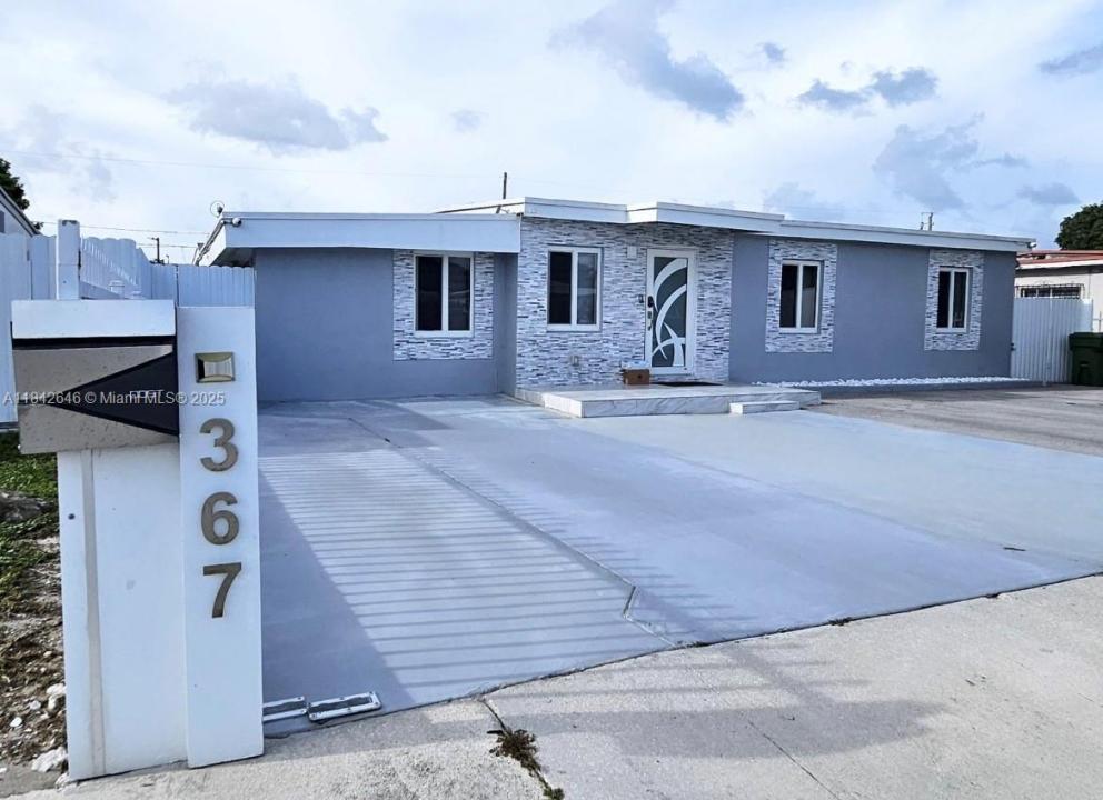 367 W 33rd St, Hialeah, 佛羅里達州 33012, 美國
