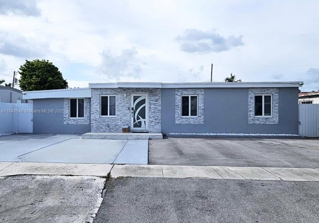 367 W 33rd St, Hialeah, 佛羅里達州 33012, 美國