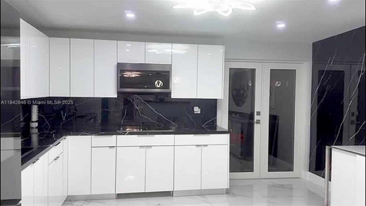 367 W 33rd St, Hialeah, 佛羅里達州 33012, 美國