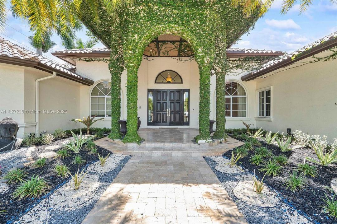 1203 NW 121st Ave, Plantation, Florida 33323