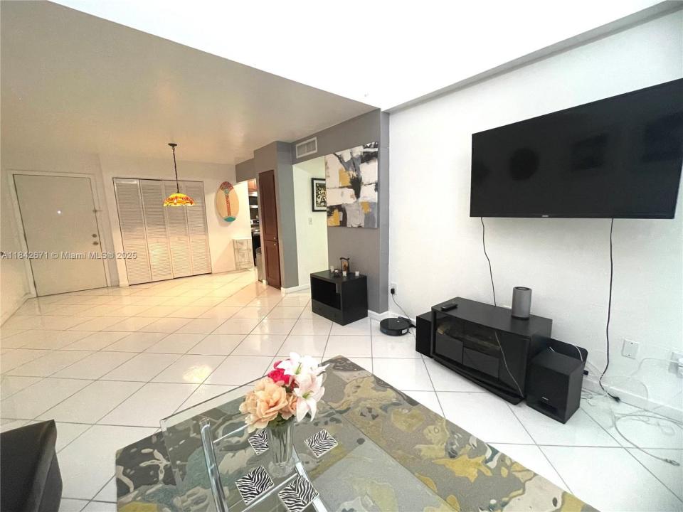 8821 W Flagler St 411, Miami, フロリダ 33174, アメリカ合衆国