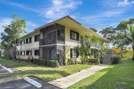 588 Trace Cir 211, Deerfield Beach, Florida 33441, USA