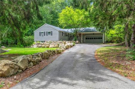 325 Shady Hill Drive, East Greenwich, Rhode Island 02818