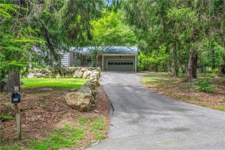 325 Shady Hill Drive, East Greenwich, RI 02818, USA